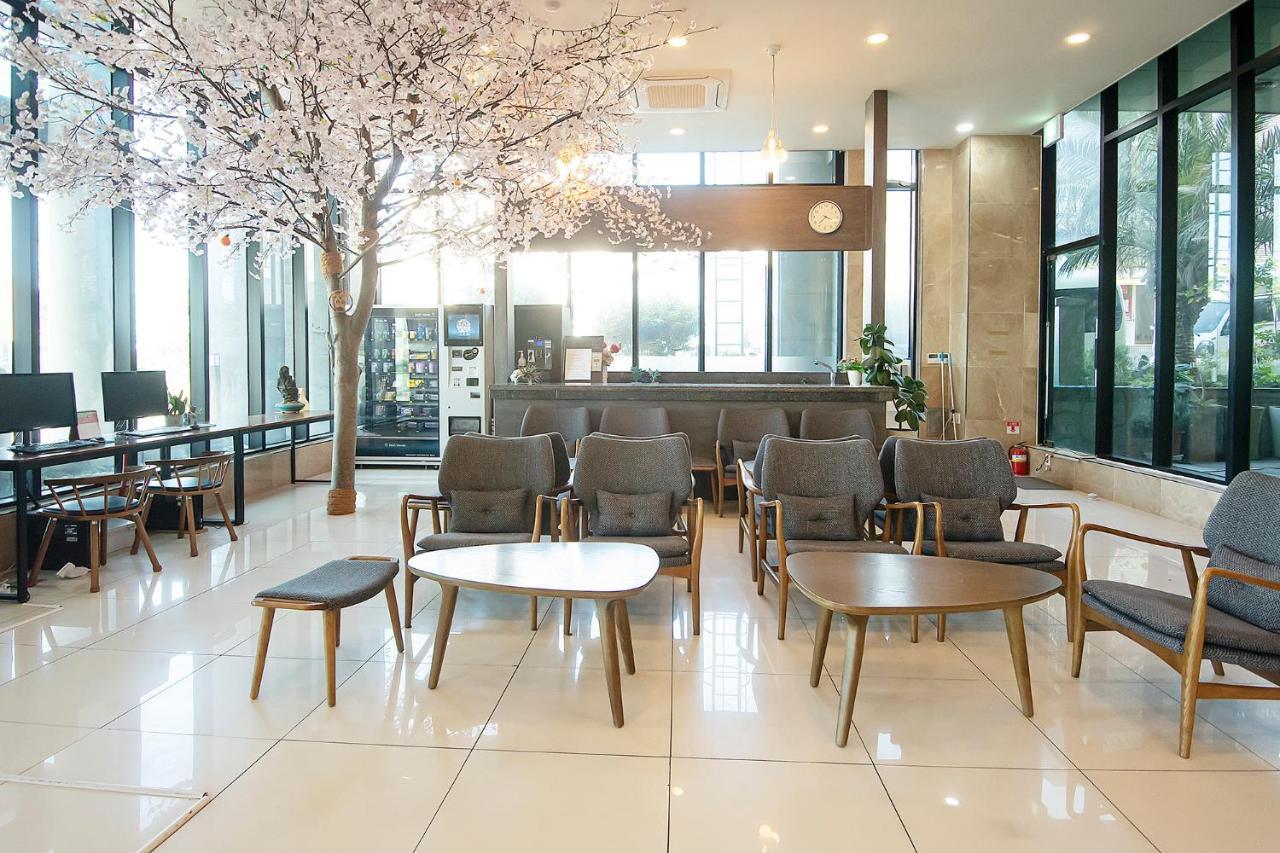 Sims Hotel Jeju Exterior foto